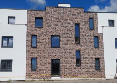 Moderne Klinkerfassade eines Neubaus in Wolfsburg Vorsfelde